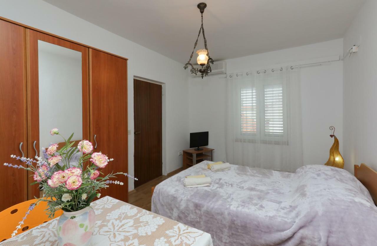 Studio Apartment Ana ซูเปตาร์ ภายนอก รูปภาพ